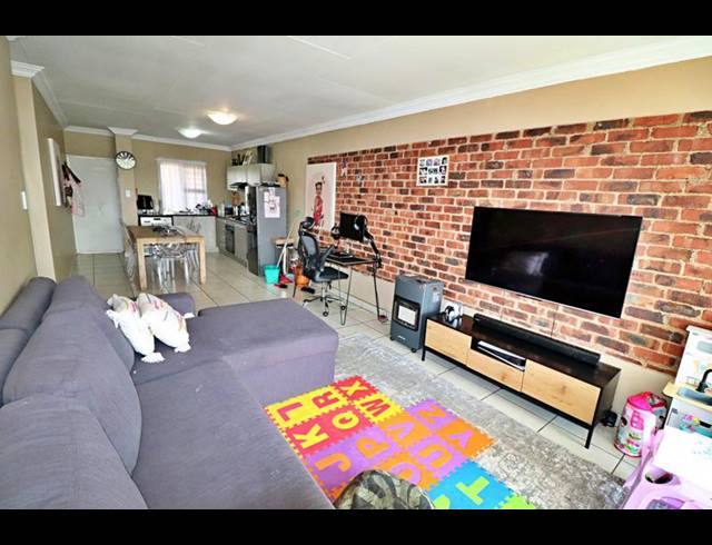 2 BEDROOM APARTMENT FOR SALE IN WYCHWOOD